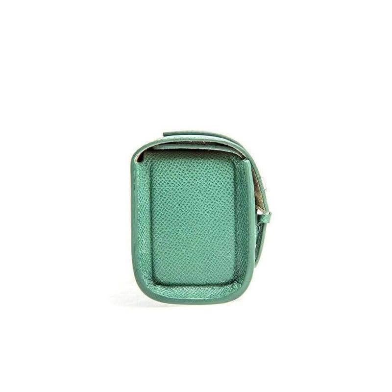 Travel case rettangolare in pelle Epsom verde 30x23x7 cm fatto a mano in Italia — Casati Milano