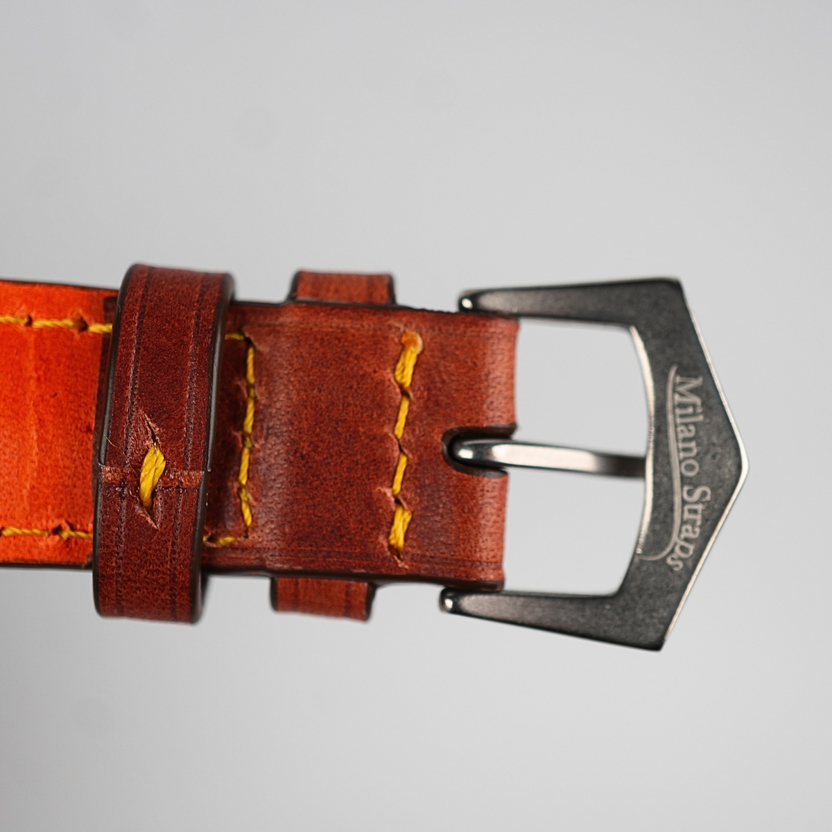 Cinturino vintage cognac con cucitura perimetrale patina